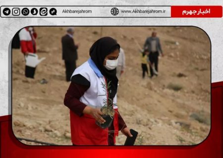 بیش از ۲۰۰ اصله نهال در جوار مقبره شهید گمنام دانشگاه جهرم کاشته شد