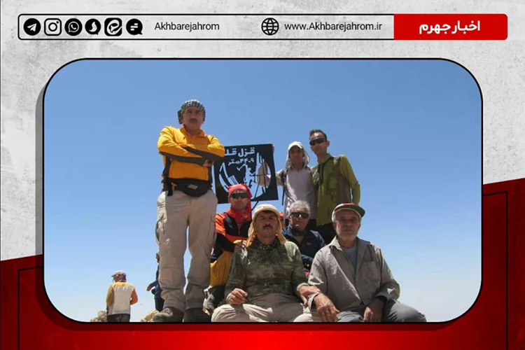 نصب اولین تابلو در قزل قله دنا توسط گروهی از کوهنوردان جهرمی