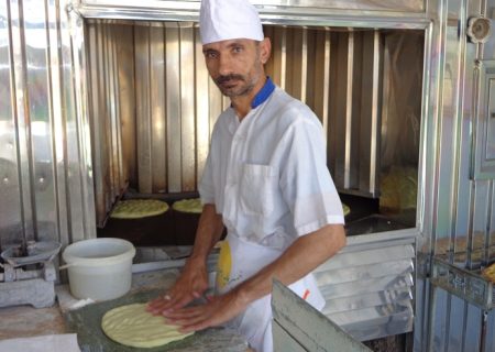 گلایه فرماندار جهرم از قیمت‌های نامتعارف نان سنگگ کنجد در برخی نانوایی‌های جهرم