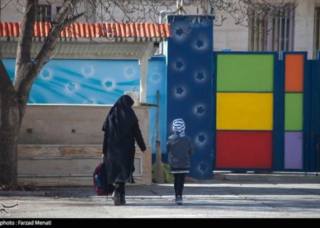 تمام دانش‌آموزان باید در پایه بالاتر همان مدرسه ثبت‌نام شوند