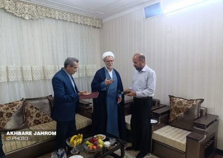 تجلیل امام جمعه جهرم از پیرغلام و مداح اهل بیت علیهم السلام