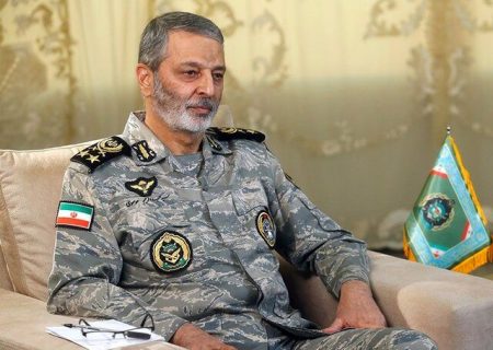 رهبر انقلاب در احکامی رئیس ستاد کل نیروهای مسلح، فرماندهی کل سپاه پاسداران و فرمانده قرارگاه خاتم الانبیا را منصوب کردند