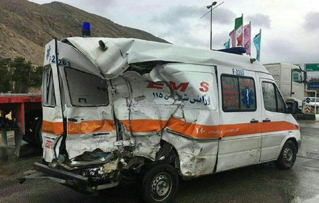 تصادف آمبولانس با پژو ۴۰۵ در محور خاوران ۶ مصدوم بر جا گذاشت