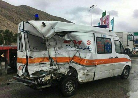 تصادف آمبولانس با پژو ۴۰۵ در محور خاوران ۶ مصدوم بر جا گذاشت