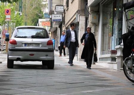 توقف خودرو در محل گذر عابرین و پیاده‌روها، به بهای سلب آسایش عابرین پیاده