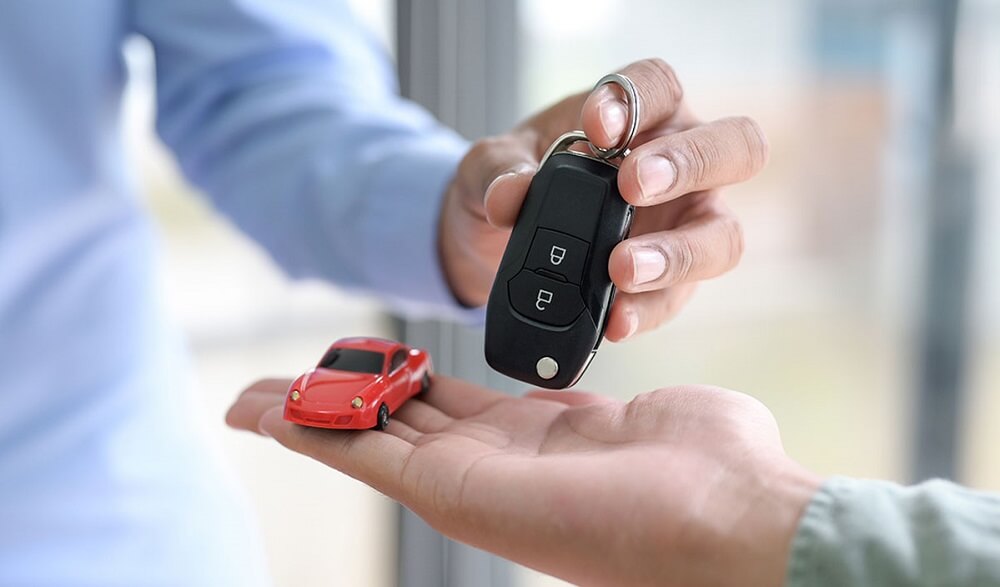 فردی در جهرم، به جای تحویل خودرو، با ۲۰۰ میلیارد متواری شده بود