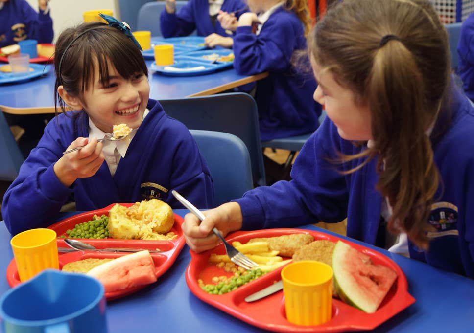 ممنوعیت عرضه فست‌فود در مدارس و برخورد با متخلفان