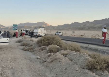 ۸ مصدوم بر اثر تصادف پژو ۴٠۵ و وانت مزدا در جاده لار _ جهرم