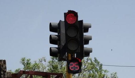 چراغ راهنمایی میدان ولایت از دیروز خاموش شد!