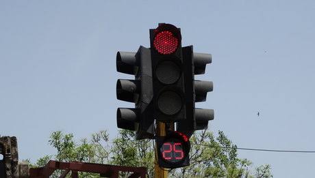 چراغ راهنمایی میدان ولایت از دیروز خاموش شد!